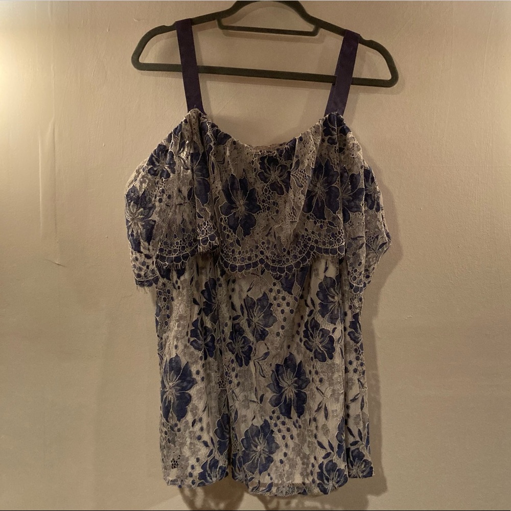NWT LANE BRYANT 26/28 off shoulder sleeve blue and white floral lace tank top
